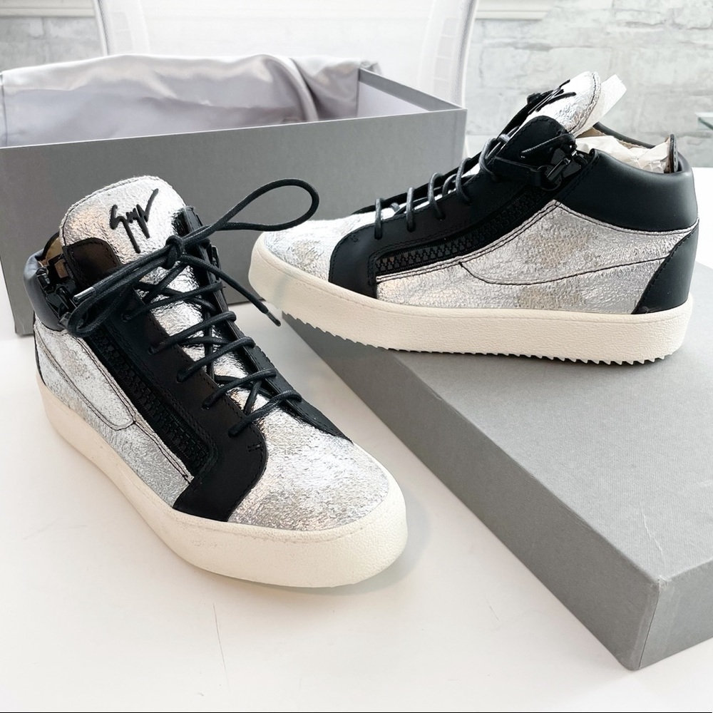 GIUSEPPE ZANOTTI
Women's May Distressed Mid-top Sneakers In Black/silver 38 8